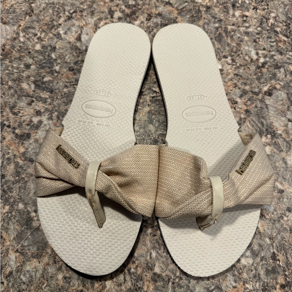Havaianas Women's Flip Flops size 7/8
